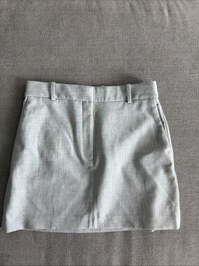 Aritzia Babaton Light Gray Mini Skirt with Belt Loops Size 6